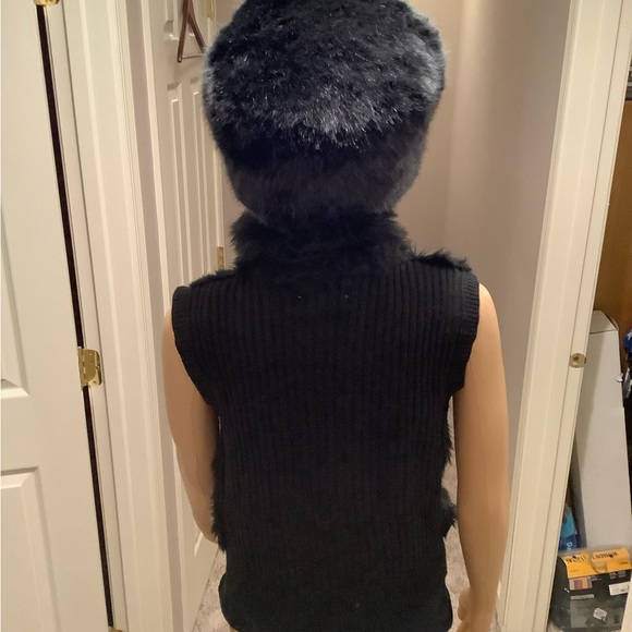 Arizona Jean Black Faux Fur Cable Knit Vest Size Large (Runs Small) - Picture 4 of 14